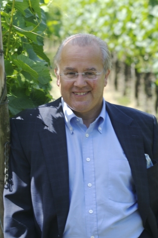 Im April 2012 wird der Winzer, Gastronom und Hotelier Fritz Keller von der FBMA Stiftung mit der 57.