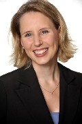 Die renommierte Knigge-Trainerin Karin F. Hallinger erklärt, was beim Small Talk zu beachten ist. Die renommierte Knigge-Trainerin Karin F. Hallinger erklärt, was beim Small Talk zu beachten ist.