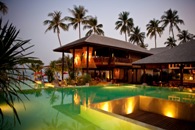 Restaurant des Resorts bei Nacht