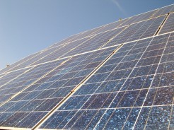 Fotovoltaikanlagen mit neuer Technik preisgünstig versichern 