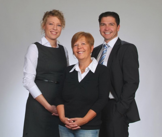 v.l: Elisabeth Windmeier, Monika Kunz und Carsten Hoffmann. Das verstärkte kontech - Team der Nieder v.l: Elisabeth Windmeier, Monika Kunz und Carsten Hoffmann. Das verstärkte kontech - Team der Nieder
