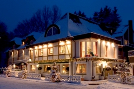 Das Hotel Seegarten am Sorpesee im Sauerland im winterlichen Gewand Das Hotel Seegarten am Sorpesee im Sauerland im winterlichen Gewand