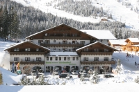 Außenansicht im Winter - Hotel Lärchenhof (Hinteregger Hotels) Außenansicht im Winter - Hotel Lärchenhof (Hinteregger Hotels)