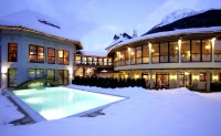 Aussenpool im Winter (Hotel Castello Falkner) Aussenpool im Winter (Hotel Castello Falkner)
