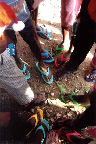 Okabashi spendet Schuhe für Menschen in Not Okabashi spendet Schuhe für Menschen in Not
