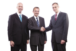 Foto: (v.r.) Dr. Toralf Kahlert (Vorstand Finanzen bei Pumacy), Achim Löhr (Dassault Systemes), Chri Foto: (v.r.) Dr. Toralf Kahlert (Vorstand Finanzen bei Pumacy), Achim Löhr (Dassault Systemes), Chri