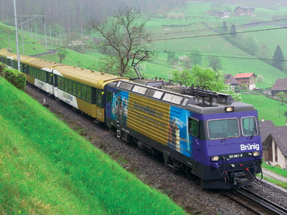 Eine der schönsten Bahnstrecken der Schweiz: die GoldenPass Line Eine der schönsten Bahnstrecken der Schweiz: die GoldenPass Line