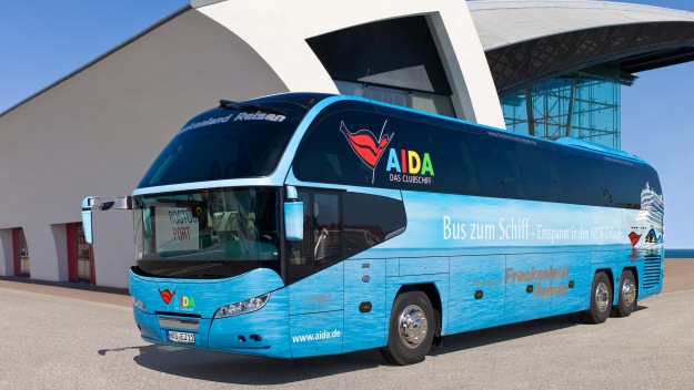 Anreise in modernen Fernreisebussen