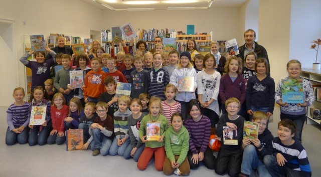 Gruppenbild der Vorlese-Aktion Gruppenbild der Vorlese-Aktion