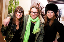 Die Fotografen Vanessa Maas und Daniel Josefsohn mit der Organisatorin Simone Bruns. Die Fotografen Vanessa Maas und Daniel Josefsohn mit der Organisatorin Simone Bruns.