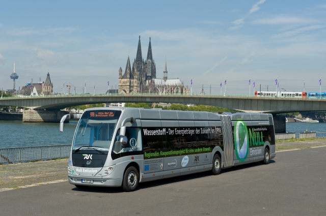 Wasserstoff-Bus in Köln mit BALLARD-Brennstoffzelle an Bord