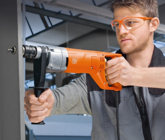 Bis 31. Dezember 2011 erhalten Endkunden beim Kauf des weltweit ersten handgeführten Kernbohrsystems