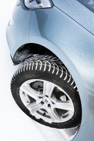 Nokian WR D3 Winterreifen ist Testsieger im Winterreifen-Test 2011 Foto: Nokian Nokian WR D3 Winterreifen ist Testsieger im Winterreifen-Test 2011 Foto: Nokian