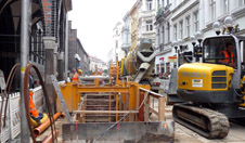 Der Flüssigbodeneinsatz erspart die Rüttelplatte. Foto: A. Bechert Der Flüssigbodeneinsatz erspart die Rüttelplatte. Foto: A. Bechert