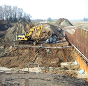 Flüssigbodeneinbau nach dem Hochwasser 2002 am Oderdeich, Güstebieser Lose. Foto: RAL GG FB