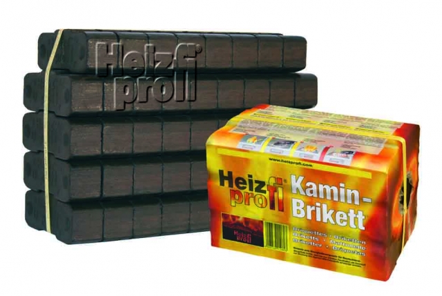 Schwarz glänzende Brikettsteine, rot schimmernde Glut, goldwerter Vorteil? Heimischer Energieträger Schwarz glänzende Brikettsteine, rot schimmernde Glut, goldwerter Vorteil? Heimischer Energieträger