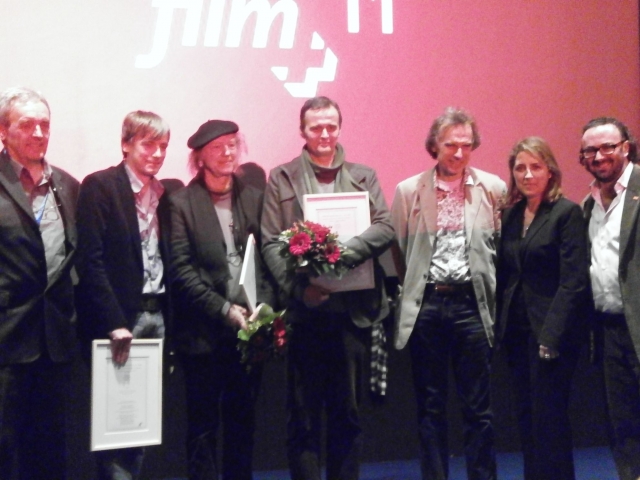Die drei stellvertretenden Preisträger (ab 2.v.l.) bei der Preisverleihung im Filmforum des Museum L Die drei stellvertretenden Preisträger (ab 2.v.l.) bei der Preisverleihung im Filmforum des Museum L