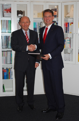 links: Herr Peter J. Bachmann, Signum Forte - rechts: Professor Dr. Guido Quelle, Mandat Managementb links: Herr Peter J. Bachmann, Signum Forte - rechts: Professor Dr. Guido Quelle, Mandat Managementb
