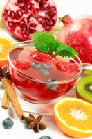 Früchtetee ist in vielen Sorten erhältlich und stellt eine Alternative zu purem Wasser dar. Früchtetee ist in vielen Sorten erhältlich und stellt eine Alternative zu purem Wasser dar.