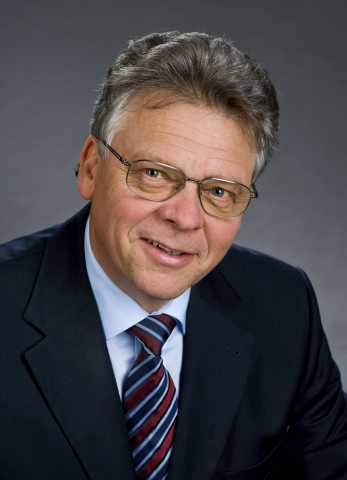 Dipl.-Ing. Günter Specht vollendet am 30. November sein 60. Lebensjahr. Dipl.-Ing. Günter Specht vollendet am 30. November sein 60. Lebensjahr.