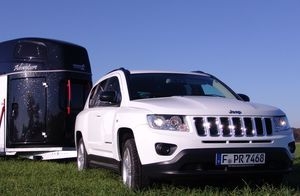Brandaktueller Pferdeanhänger-Zugfahrzeugtest auf www.mit-Pferden-reisen.de: Jeep Compass