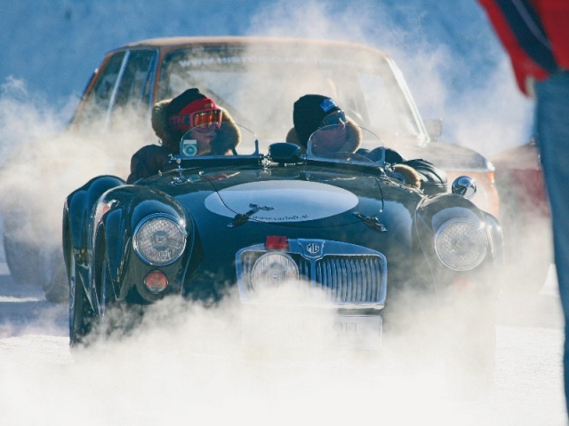 Eine wahre Augenweide sind die Teilnehmer der Historic Ice Trophy mit ihren Juwelen. Eine wahre Augenweide sind die Teilnehmer der Historic Ice Trophy mit ihren Juwelen.