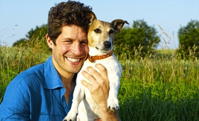 Mit der Hundehaftpflicht sind Hund und Herrchen im Schadensfall gut geschützt.