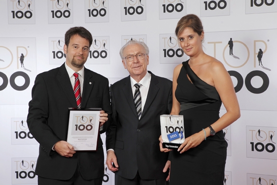 Die Geschäftsführer Saskia Schöpf und Alexander Winkler mit Mentor Lothar Späth bei der Preisübergab Die Geschäftsführer Saskia Schöpf und Alexander Winkler mit Mentor Lothar Späth bei der Preisübergab