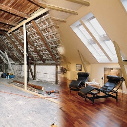 Unterm Dach schlummern oft ungenutzte Raumreserven. Mit dem Ausbau des Dachbodens erweitern Hausbesi Unterm Dach schlummern oft ungenutzte Raumreserven. Mit dem Ausbau des Dachbodens erweitern Hausbesi