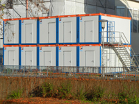 Bei der Bebauung des Südhofes der Universität Köln dienen HKL Raumcontainer als funktionale Aufentha