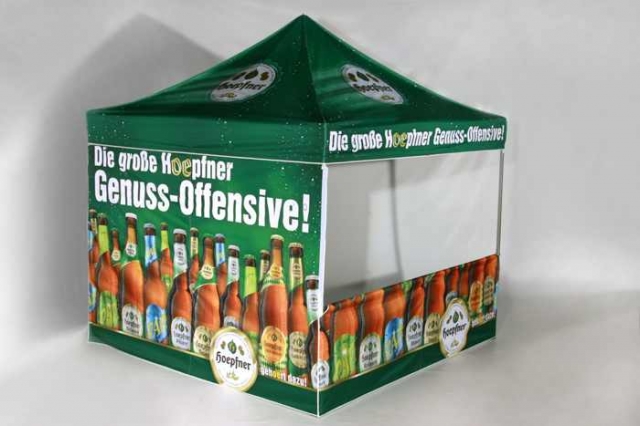 Mit fotorealistischer Werbung ausgestattetes Messezelt 3x3 m von Swiss Display