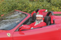 Einen nagelneuen Ferrari als Weihnachtsgeschenk – ferrarifun macht’s möglich.