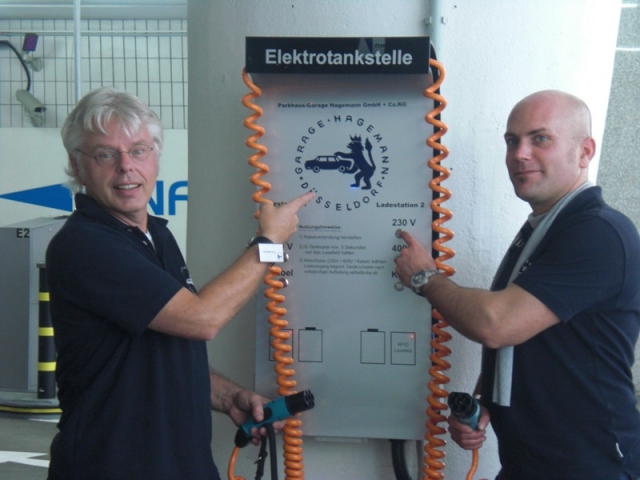 Das Parkhaus  ParkCenter Köerweitert Ihren Service (von links, Geschäftsführender Gesellschafter Ern