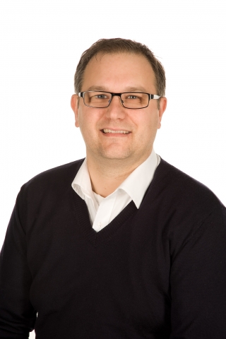 Dipl. Bw. Massimo Verza MBA, Geschäftsführer Vertrieb&Marketing der Acclivis GmbH Dipl. Bw. Massimo Verza MBA, Geschäftsführer Vertrieb&Marketing der Acclivis GmbH