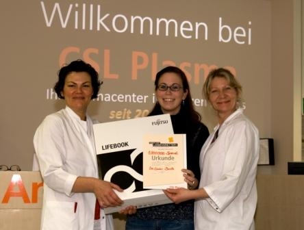Beatrice Podien (Stellvertretende Center-Managerin), Spenderin Sina S. und Annette Pernitzsch (Cente