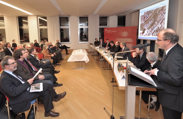 Großes Interesse herrschte beim Info-Abend in der Sparkasse Neu-Ulm? Illertissen Großes Interesse herrschte beim Info-Abend in der Sparkasse Neu-Ulm? Illertissen
