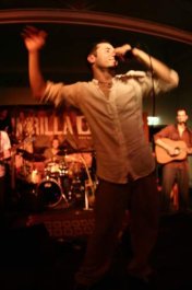 Cris Cosmo trat im Jahr 2007 über 100 mal öffentlich auf.