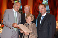 von links: Dr. K. W. Liedke, Dr. Wieland Backes, Ilse Pohl und Prof. A. Kruse von links: Dr. K. W. Liedke, Dr. Wieland Backes, Ilse Pohl und Prof. A. Kruse