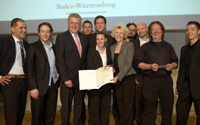 Wirtschaftsminister Pfister verleiht die Urkunde an komplizen.com
