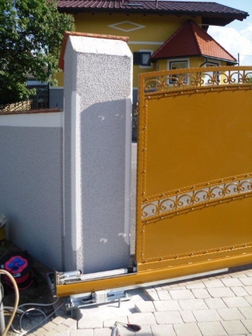 Das Schiebetor, das Platz spart.