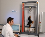 Spielzeugprüfung mit Zwick Prüfmaschine Spielzeugprüfung mit Zwick Prüfmaschine