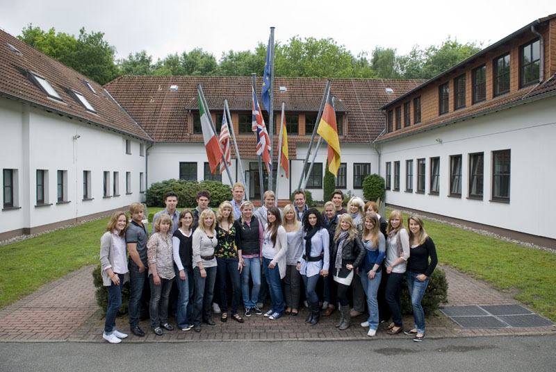 Studenten vor der Schule in Lippstadt Studenten vor der Schule in Lippstadt