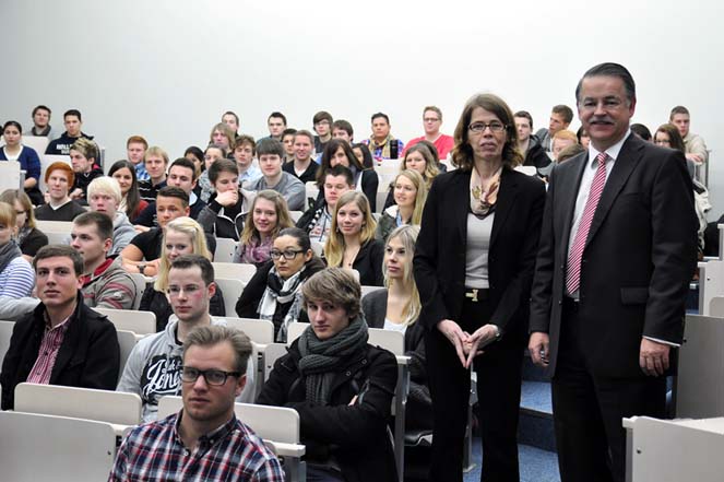 Begrüßten die Erstsemester in Kiel (v.l.n.r.): Berufsakademie-Direktorin Dr. Gisela Nissen-Baudewig 