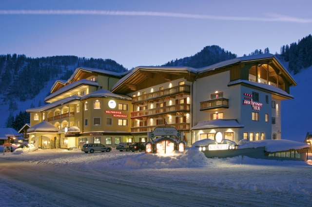 Das Hotel Zauchenseehof im Herzen des idyllischen Bergdorfs Zauchensee. Das Hotel Zauchenseehof im Herzen des idyllischen Bergdorfs Zauchensee.