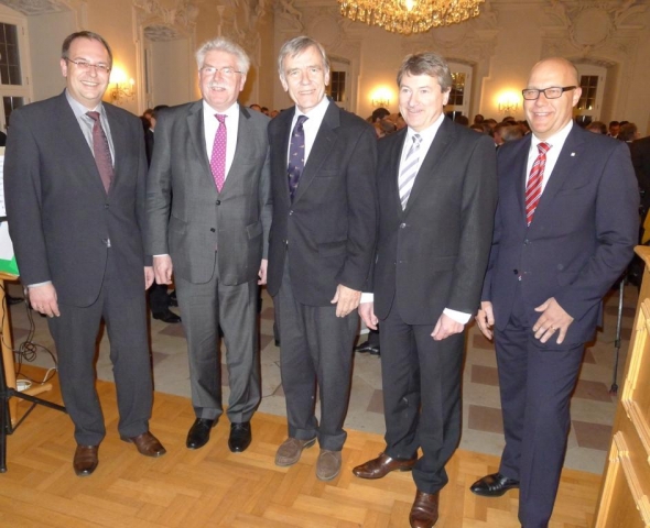 BAUR-Neujahrsempfang 2012 v.l.n.r: Christian Meißner, Martin Zeil, Dr. Georg Freiherr von Waldenfels BAUR-Neujahrsempfang 2012 v.l.n.r: Christian Meißner, Martin Zeil, Dr. Georg Freiherr von Waldenfels