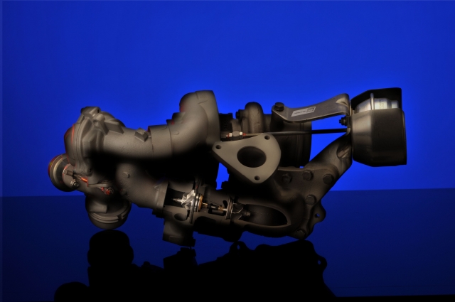 Die zweistufige, geregelte Aufladung von BorgWarner setzt in Hinblick auf Leistung, Drehmoment und v Die zweistufige, geregelte Aufladung von BorgWarner setzt in Hinblick auf Leistung, Drehmoment und v