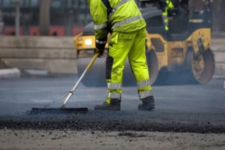 GP870 lässt diesen Straßenarbeiter gut sichtbar und sicher arbeiten GP870 lässt diesen Straßenarbeiter gut sichtbar und sicher arbeiten