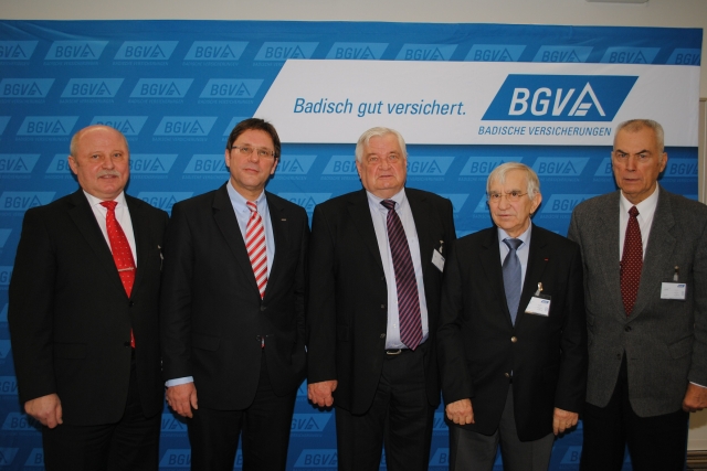 Bildunterschrift (v.l.n.r.): Erwin Friess, Abteilungsdirektor BGV, Heinz Ohnmacht, Vorstandsvorsitze Bildunterschrift (v.l.n.r.): Erwin Friess, Abteilungsdirektor BGV, Heinz Ohnmacht, Vorstandsvorsitze