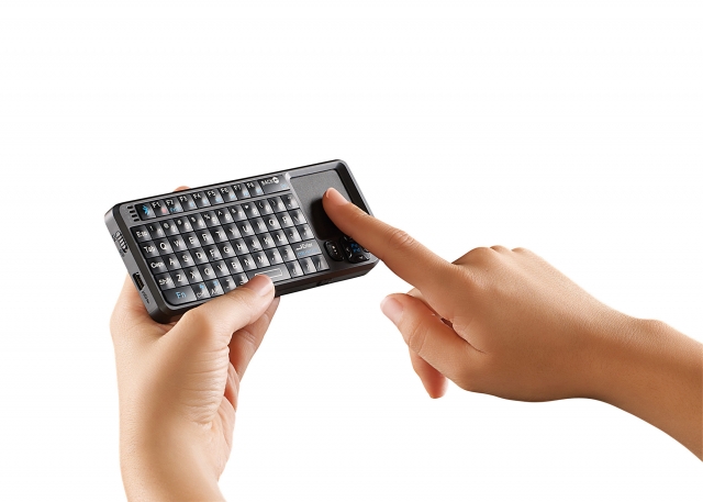General Keys 3in1-Bluetooth-Tastatur mit Maus-Touchpad&Laserpointer General Keys 3in1-Bluetooth-Tastatur mit Maus-Touchpad&Laserpointer