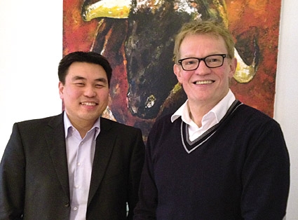 Frank Hüttemann (Geschäftsführer psv marketing) und Prof. Dr. Seon-Su Kim (Leiter Studiengang BWL-In